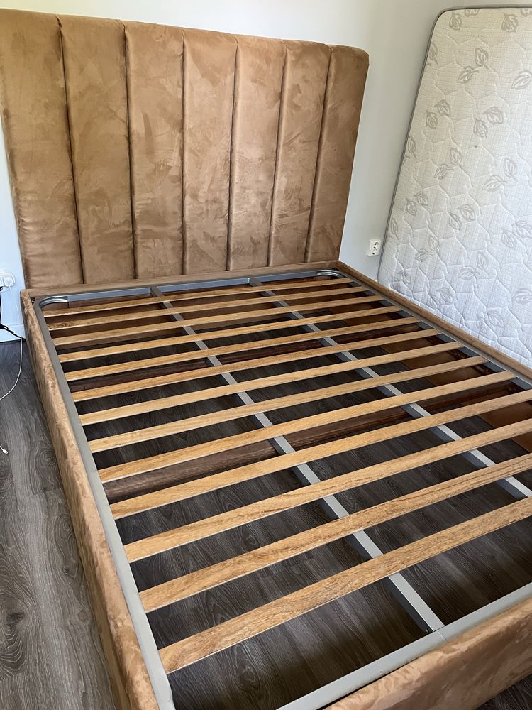 Cama casal veludo camel
