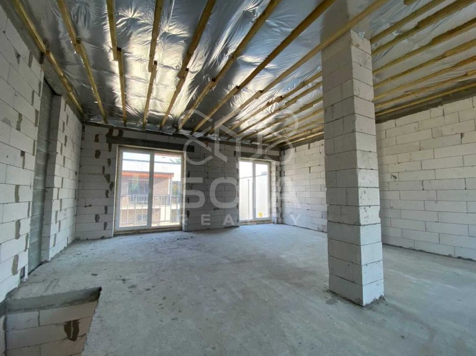 Будинок дуплекс перша лінія Дніпра Осокорки неподалік Sky River