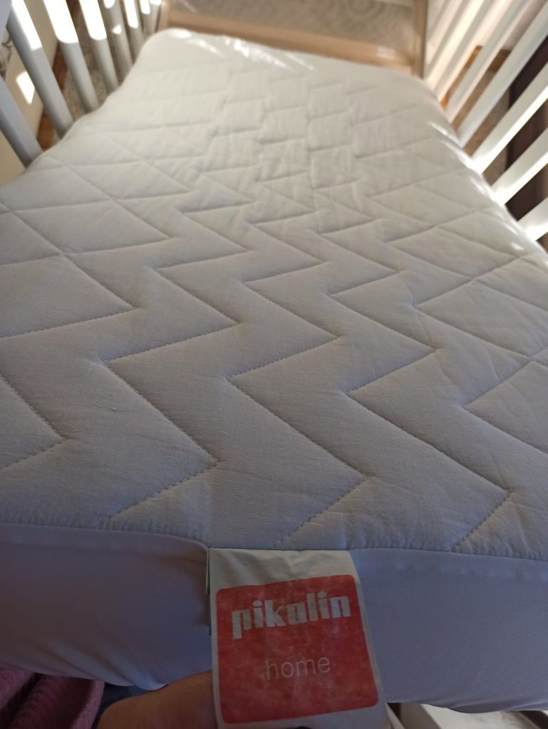 Cama de bebé e colchão viscoelástico