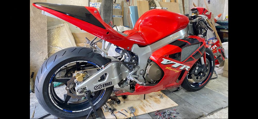 Honda vtr1000 sp2.   RC51