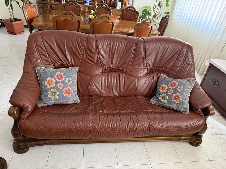 Sofás em pele 3 lugares mais 2 individuais