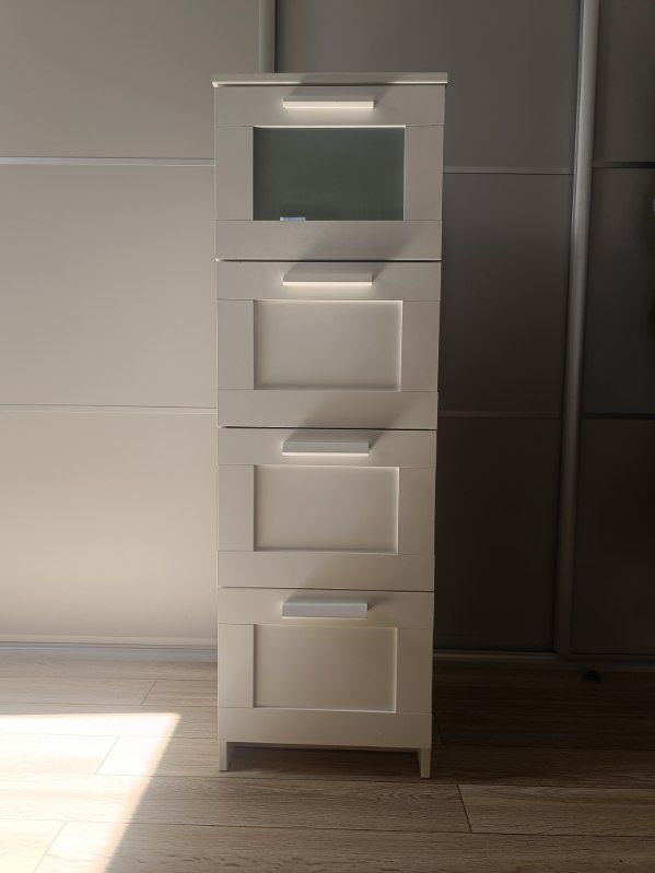 Sprzedam meble IKEA- komoda, szafka nocna