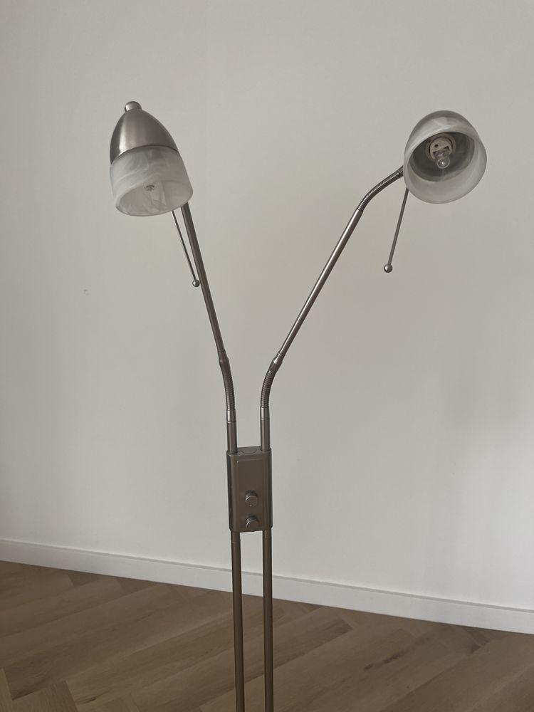 Lampa stojaca, srebrna