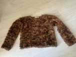 Brązowy włochaty sweter damski
