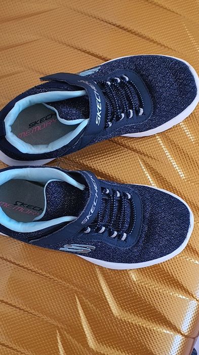 м'які кеди Skechers для дівчинки, розмір 32