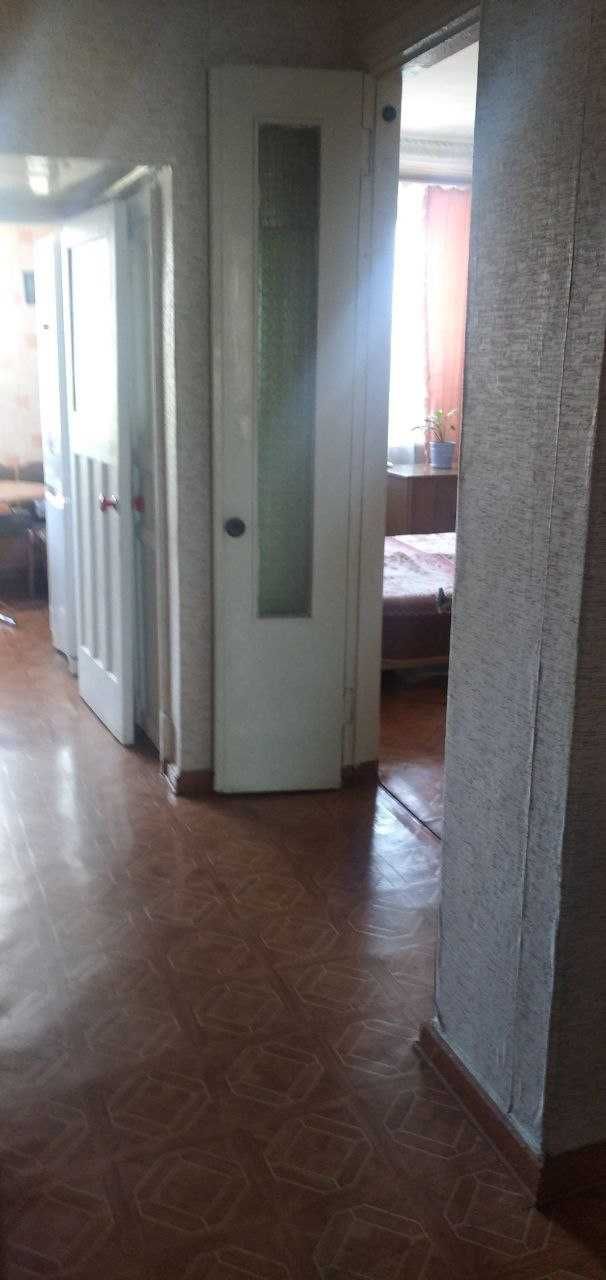 ТЕРМІНОВО продам 3-х кімн. повнометражну квартиру в центрі Запоріжжя