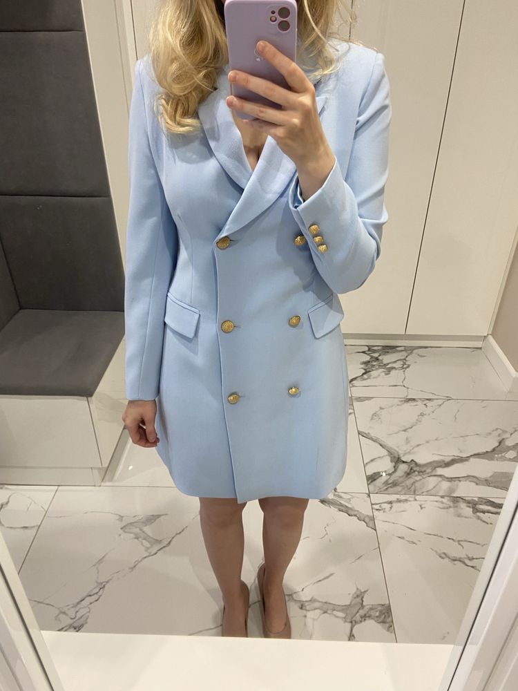 Błękitna elegancka sukienka Swing Fashion 38 M ze złotymi guzikami