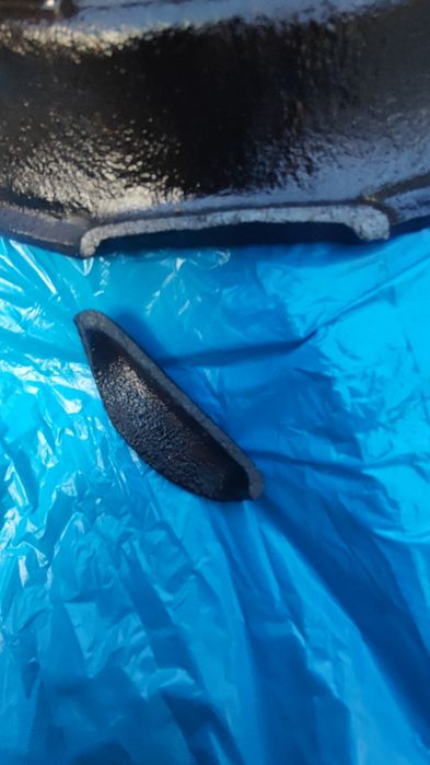 Żeliwna gofrownica z podstawą