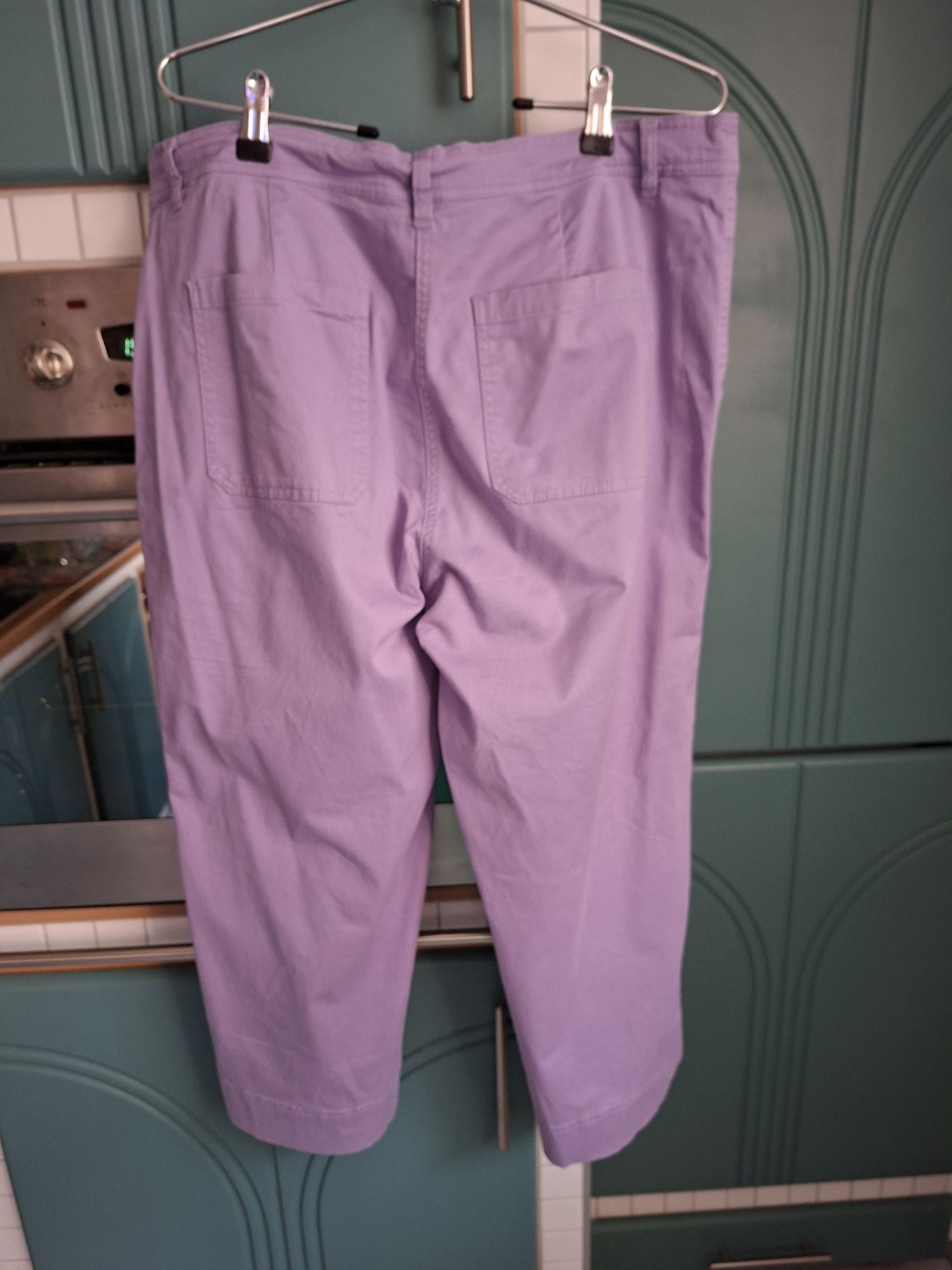 Liliowe spodnie damskie 3/4 - 44