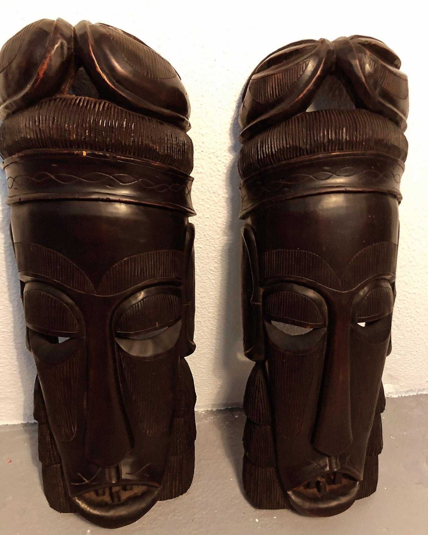 Mascaras de diabo tribal africanas, pau preto, divinamente esculpidas