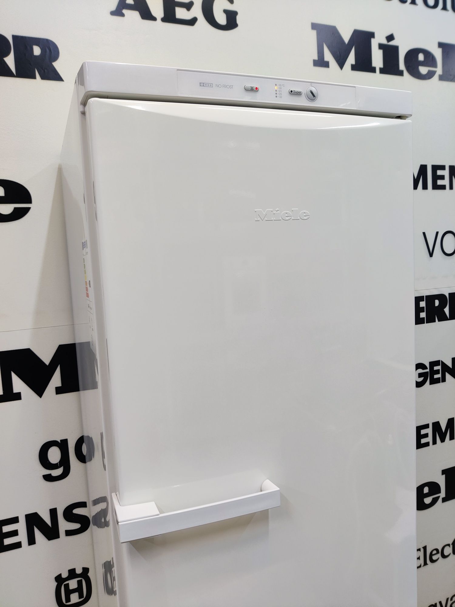 Большая морозильная камера Miele™ FN4852S NoFrost.… 185 см. Германия.