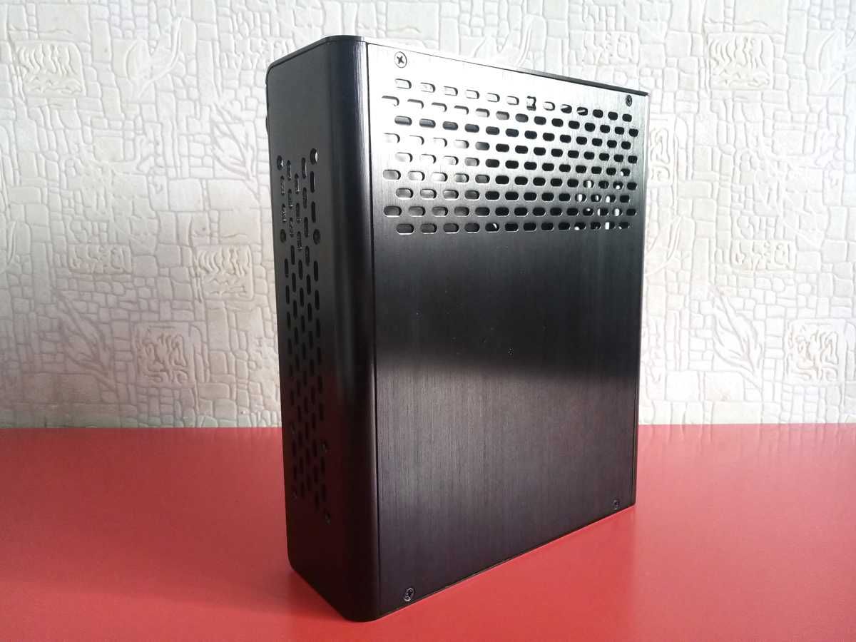 корпус Mini-ITX формата Realan