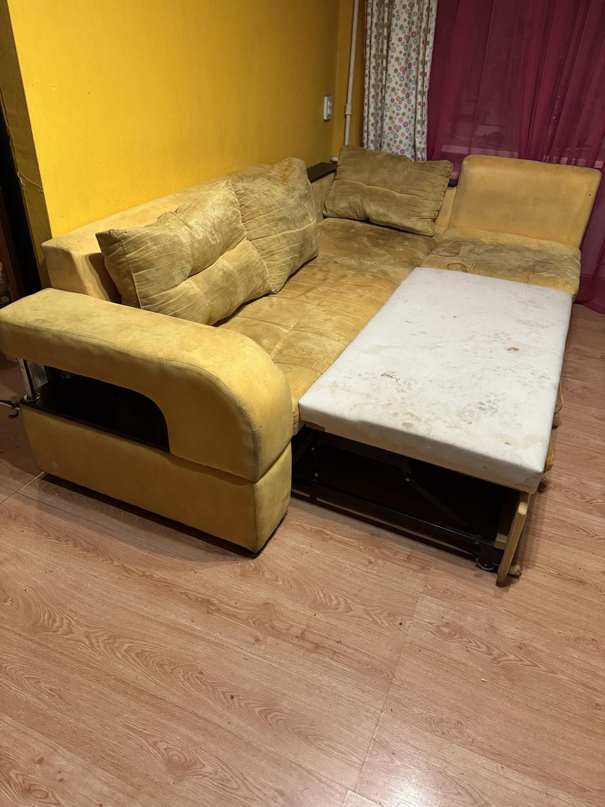 Продам замшевый диван