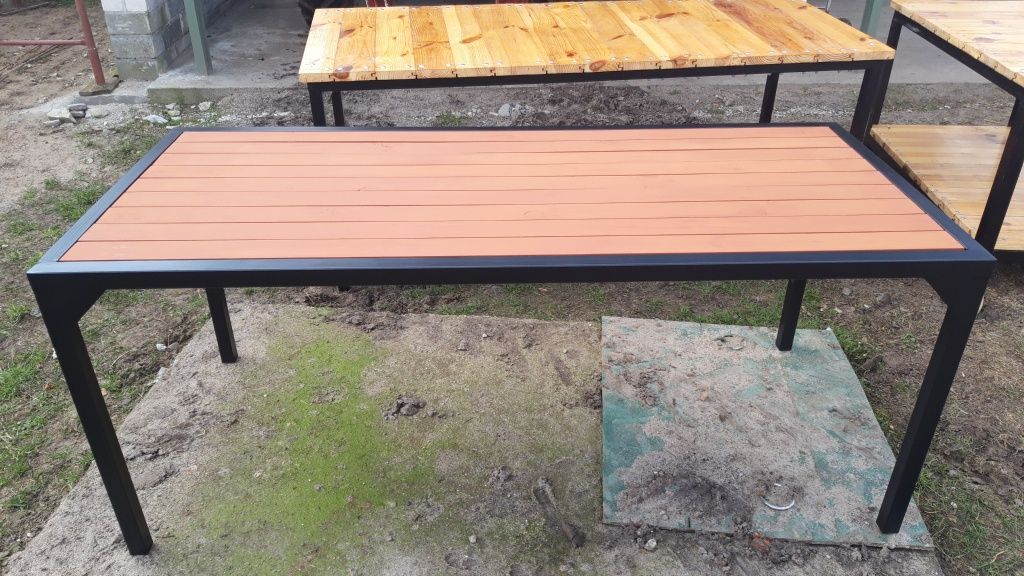 Nowy stół ogrodowy