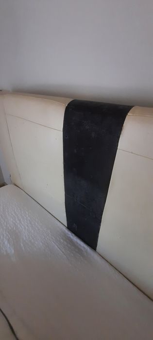 Cama e colchão usados