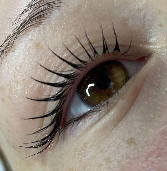 ШУКАЮ МОДЕЛЕЙ на ламінування вій, фарбування брів, нарощування вій!