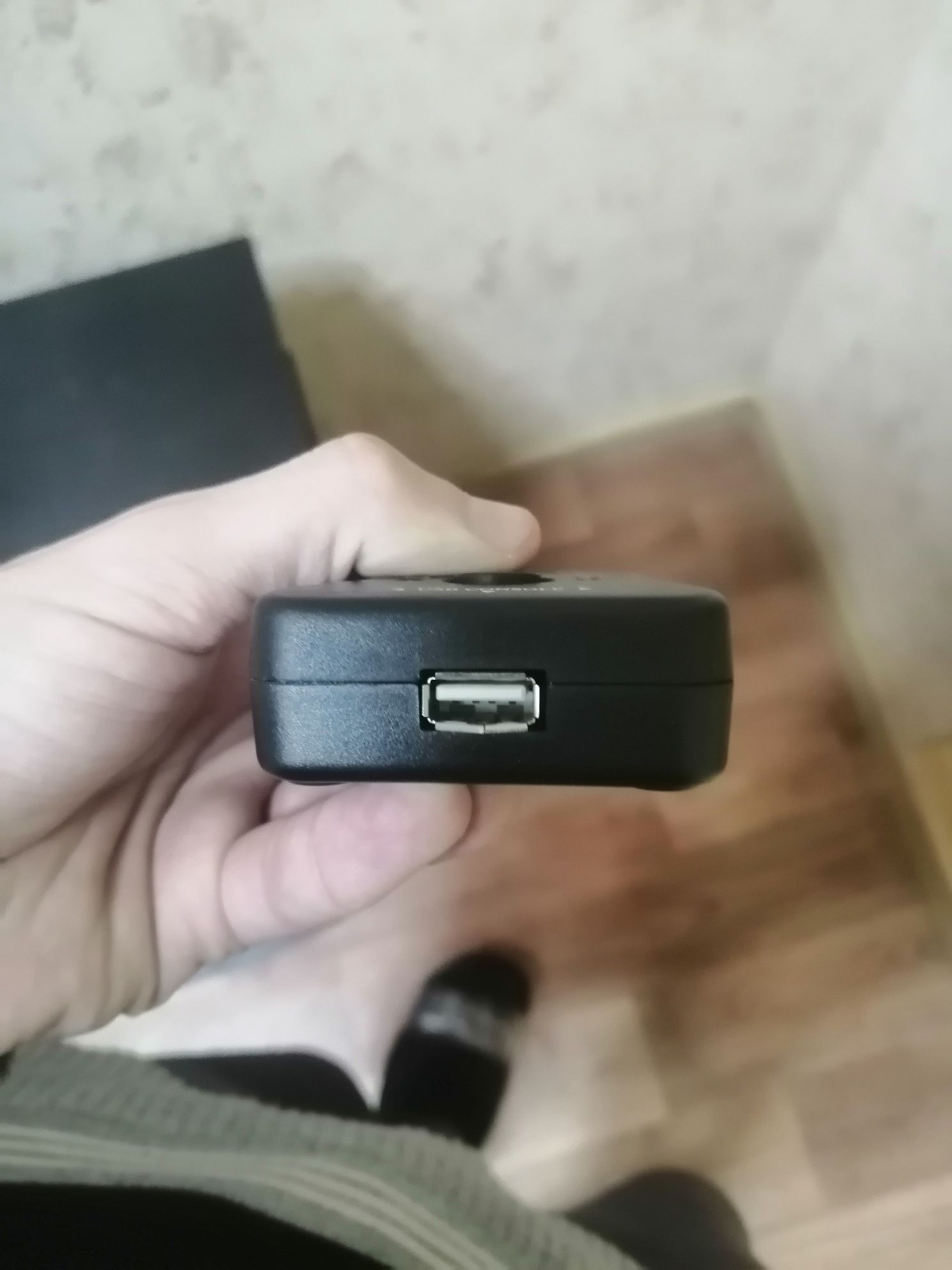 Продам KVM-switch для переключения между гарнитурой на ПК