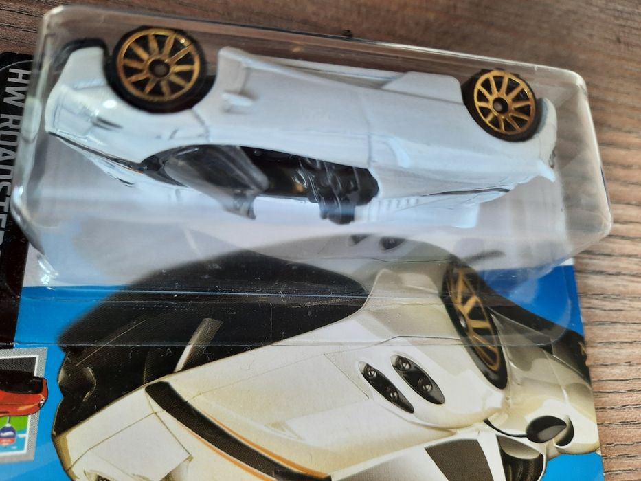 Hot Wheels 17 Pagani Huayra Roadster