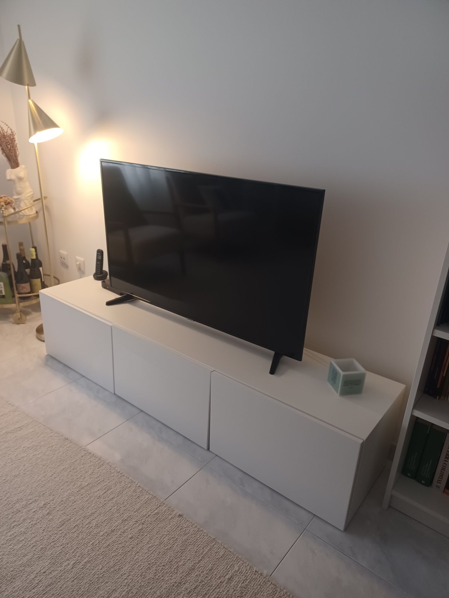 Móvel TV Besta ikea branco brilho