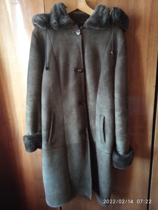 Женская дублёнка, натуральный мех , длинная.