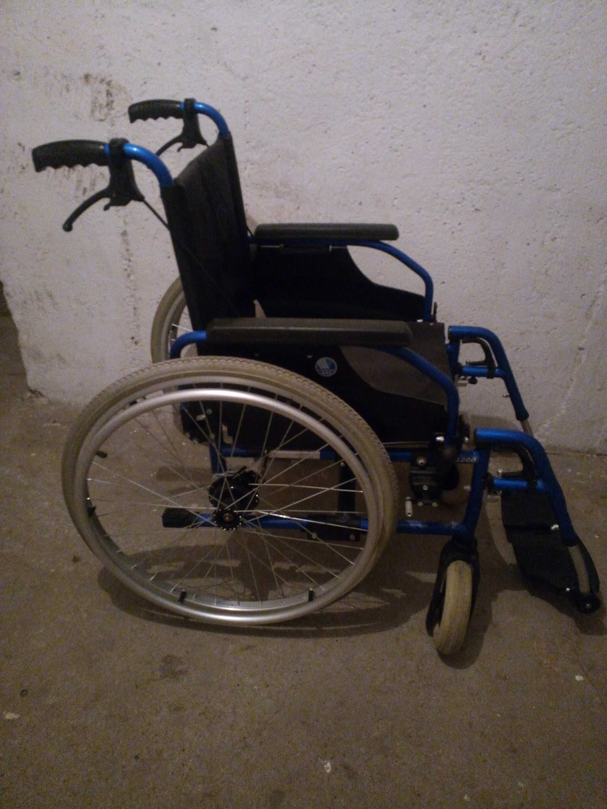 wózek inwalidzki (aluminium)+2 koła gratis