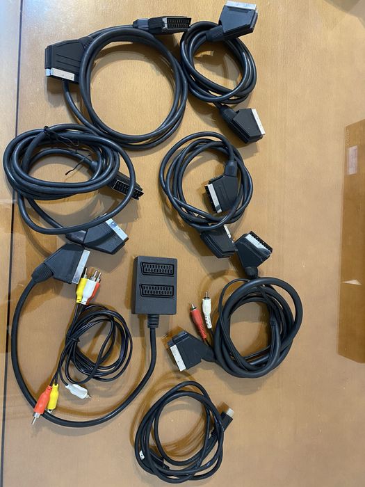 Conjunto de 8 cabos áudio e vídeo - SCART e HDMI