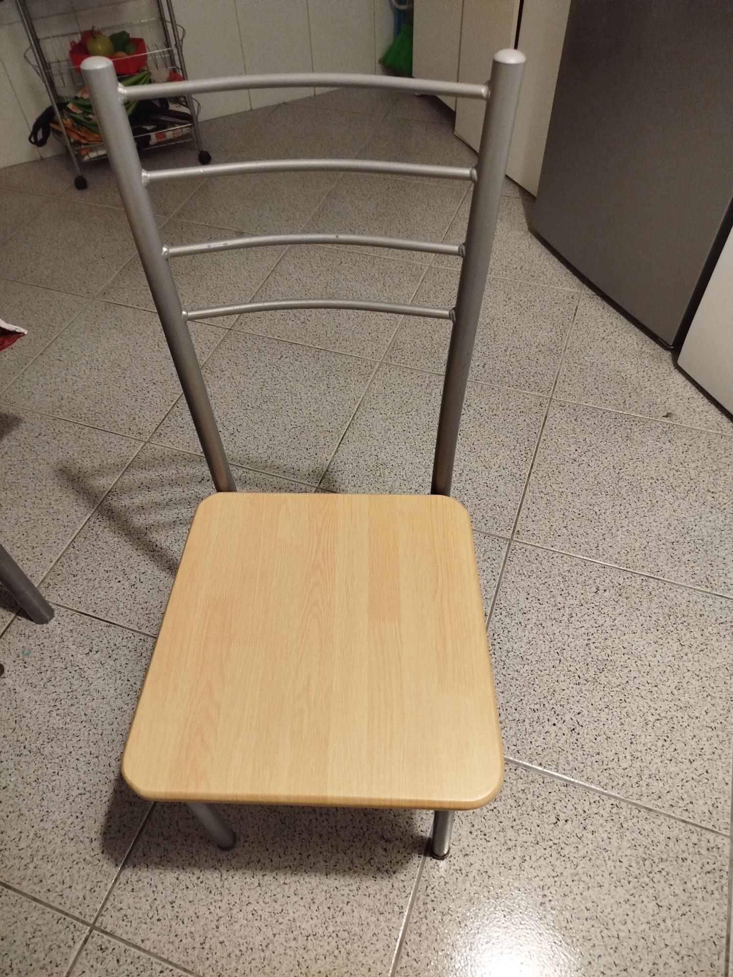 Mesa com 4 cadeiras