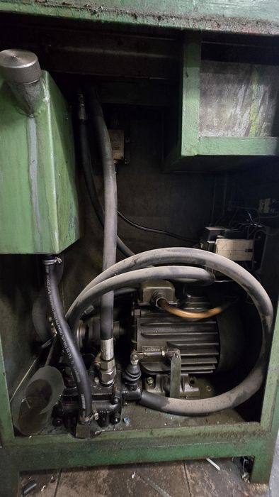 Prasa hydrauliczna do otworów rewolwerowa