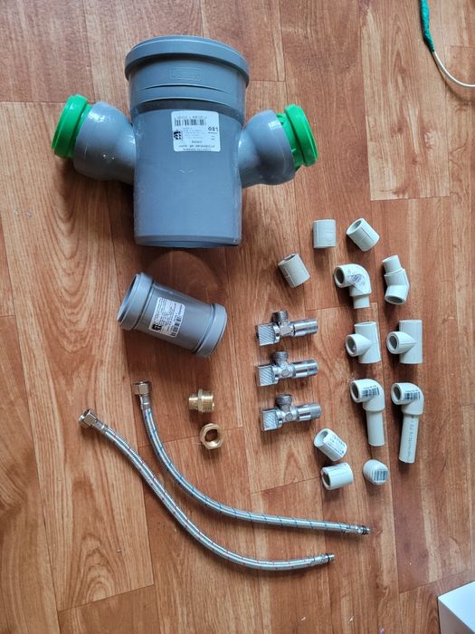 różne kształtki, krany, adaptery hydrauliczne