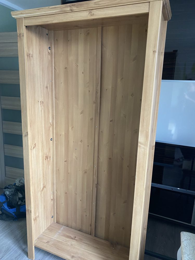 Regał Ikea z 4 półkami