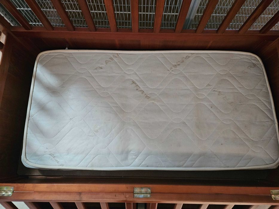 Cama bebé com colchão