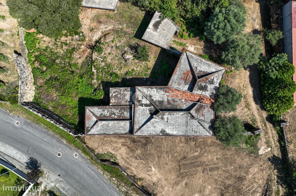 Moradia centenária T4 em Midões, Barcelos.