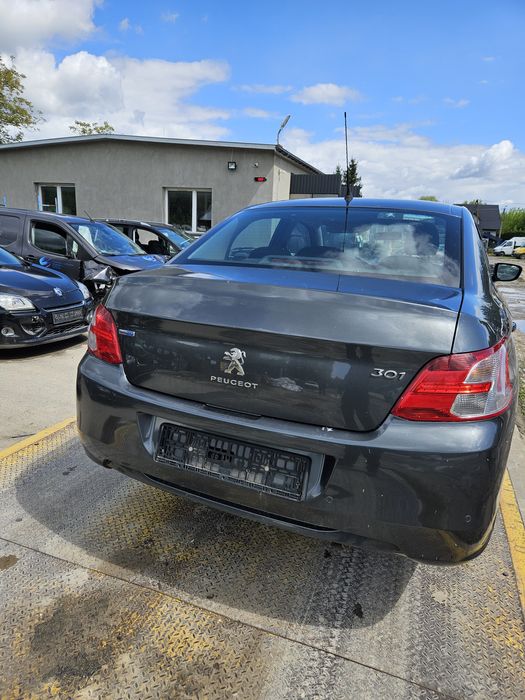 Peugeot 301 wszystkie części drzwi lewe prawe przod tył klapa Zderzak