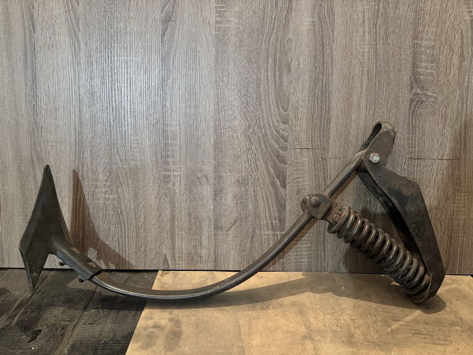 Стійка культиватора John Deere 1010, 960, 980, 2200, 2210