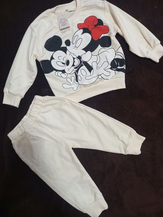 Спортивний костюмчик для дівчинки