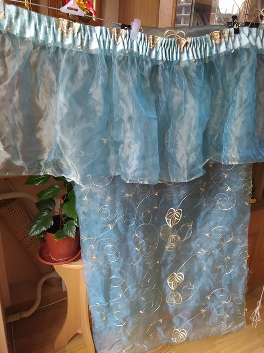 Тюль  та відрізки для декору вікон.