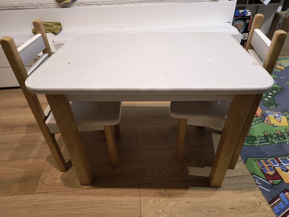 Stolik + dwa krzesełka