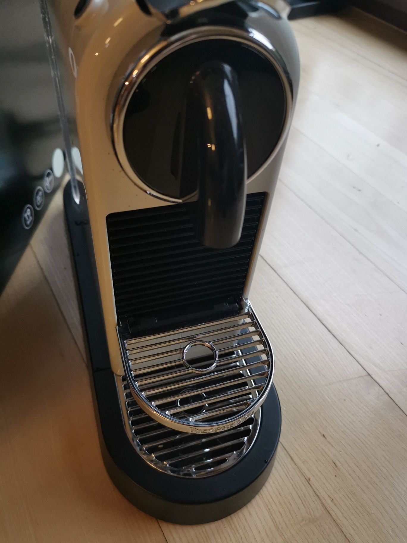 Ekspres do kawy na kapsułki Nespresso