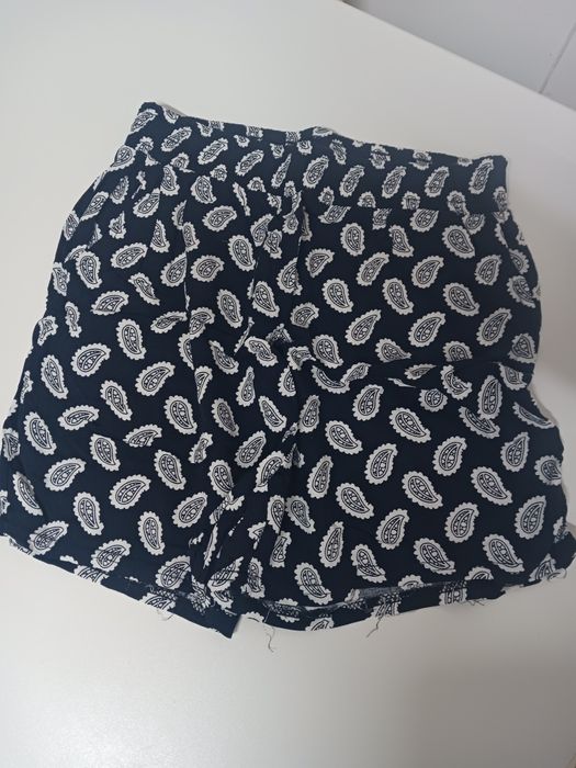 Calções curtos com elastico na cintura