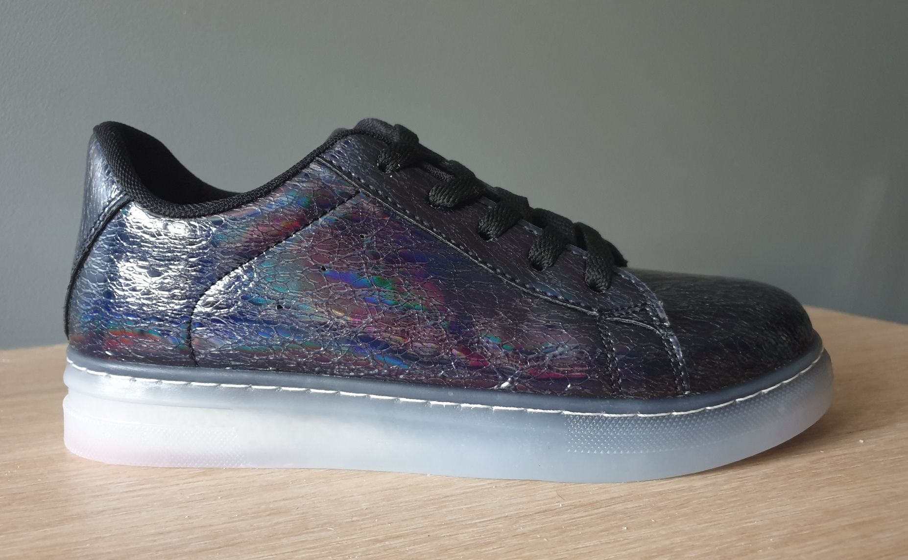 Buty sneakersy czarne hologram i tęczowa podeszwa NOWE 38