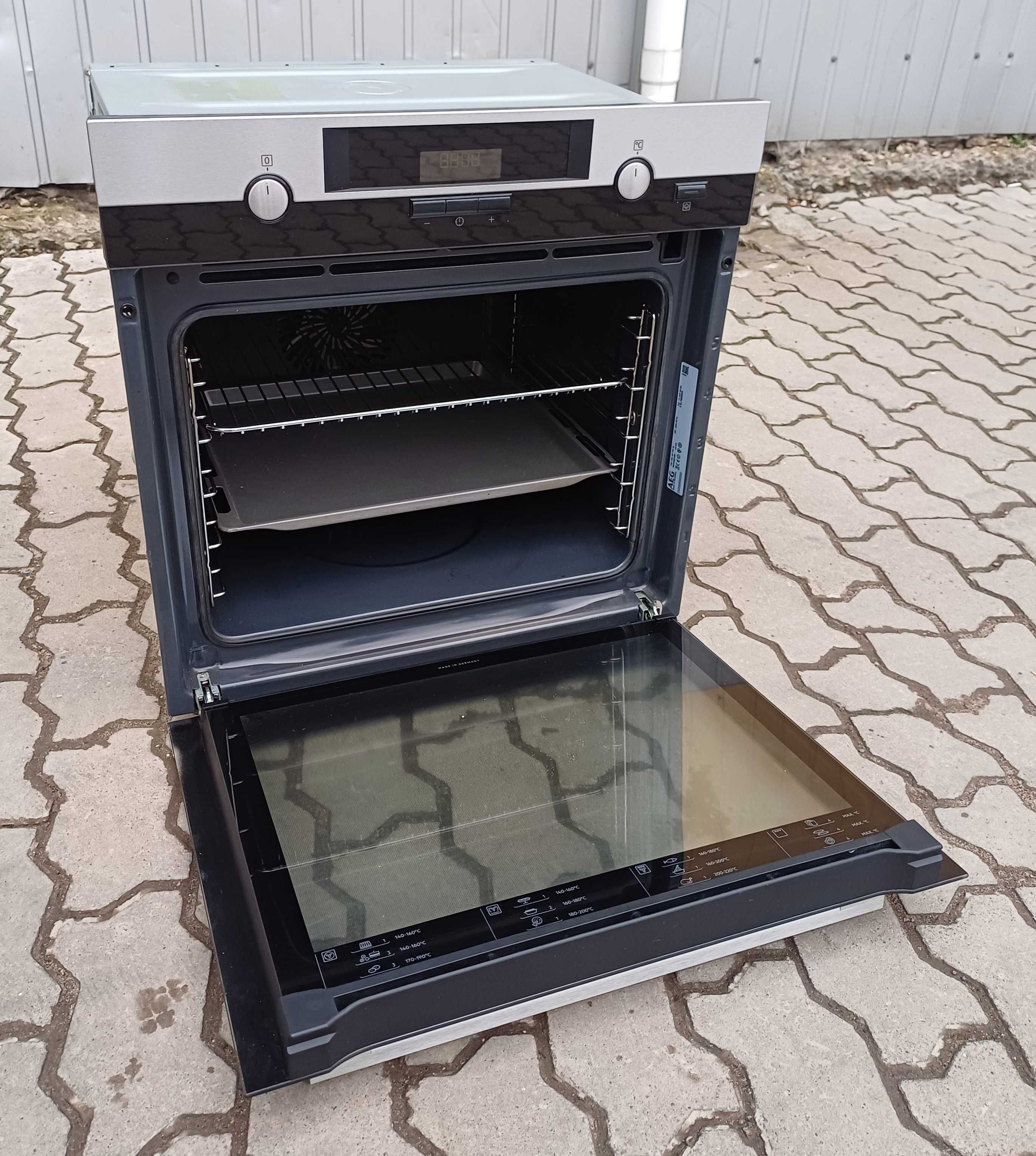 AEG 6000 SteamBake Вбудована Духова шафа духовка BER455120M 71 л пар