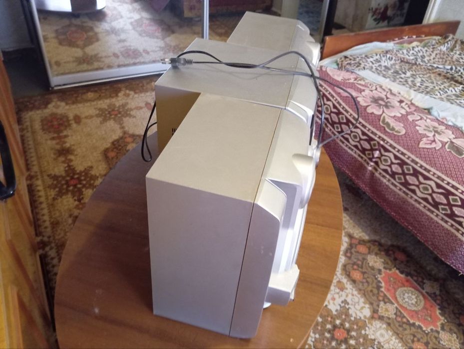 Музыкальный центр Panasonic SA AK 330 в рабочем состоянии.