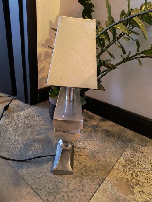 Lampa stołowa stylowa metalowa antyczny kształt Glamour kolor srebra
