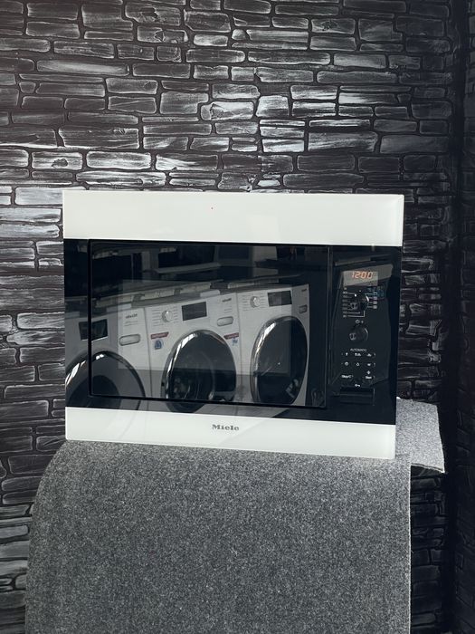Вбудована Мікрохвильовка,Мікрохвильова піч Miele m8261 Білого кольору