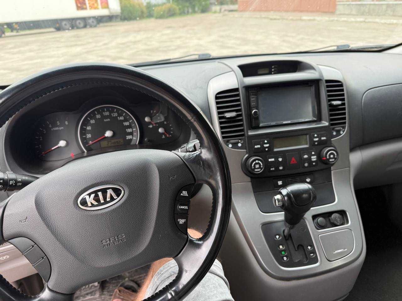 Автомобиль KIA Carnival 2007 2-ге покоління