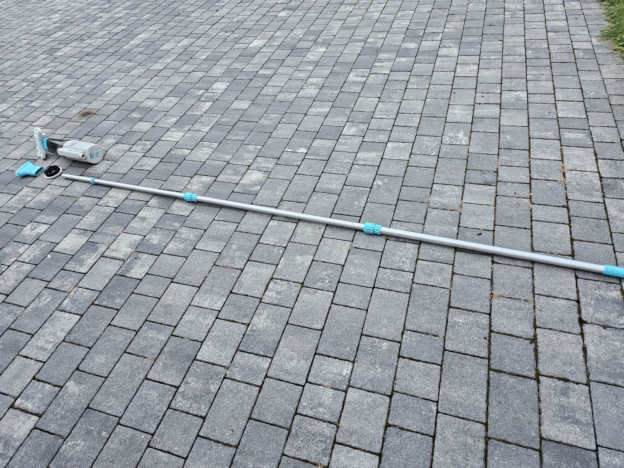 Odkurzacz basenowy bezprzewodowy do basenu Intex 28626