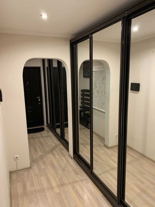 Двухкомнатная Ахматовой срочно продам