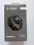 Google Fitbit Versa 4 czarny