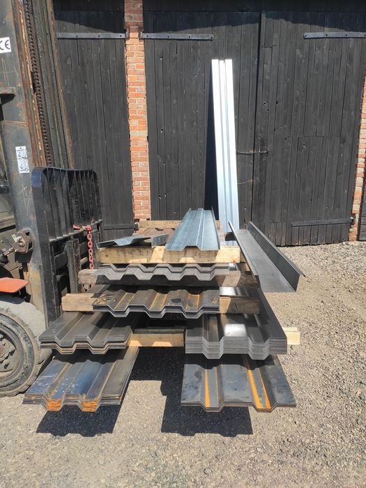 Blachy  burty nadstawki przyczepa rozrzutnik  zabudowa fasada Kontener