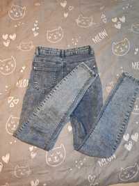 Granatowe jeansy skinny